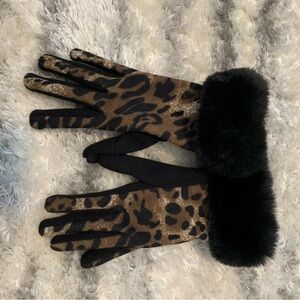 Lucky Z Design  Leopard Print Gloves with Black Fur Trim